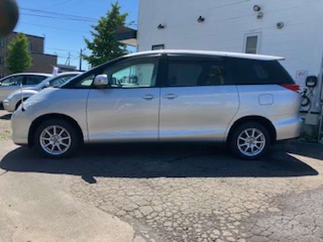 2010 Toyota Estima – thumbnail 2