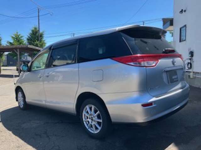 2010 Toyota Estima – thumbnail 4