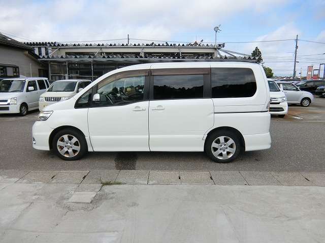 2009 Nissan Serena – thumbnail 3