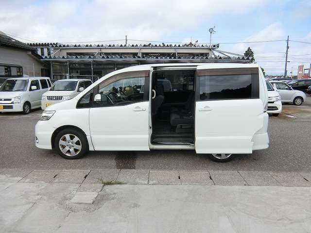 2009 Nissan Serena – thumbnail 4