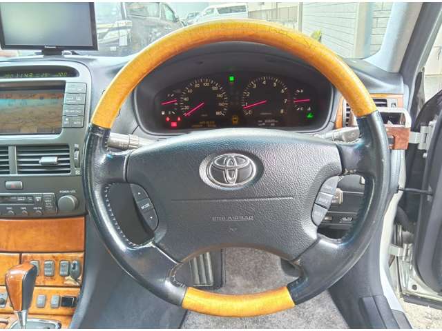 2001 Toyota Celsior – thumbnail 2