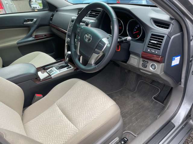 2010 Toyota Mark X – thumbnail 3