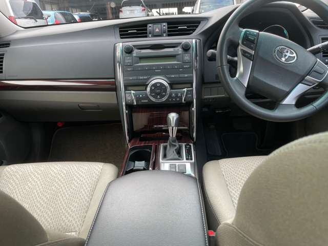 2010 Toyota Mark X – thumbnail 4