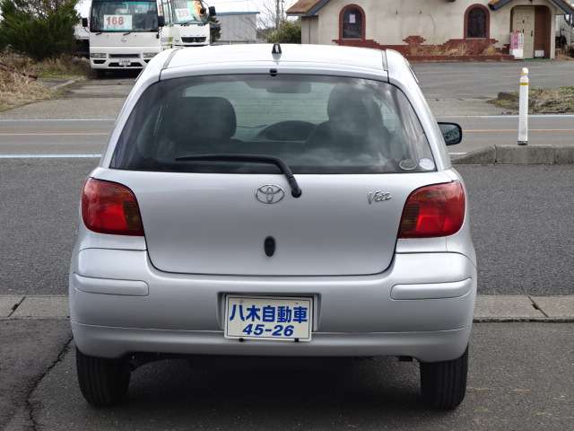 2004 Toyota Vitz – thumbnail 3