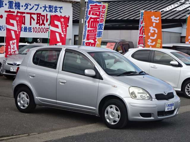 2004 Toyota Vitz – thumbnail 4