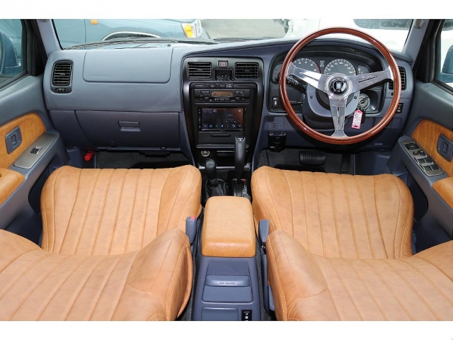 1999 Toyota Hilux Surf – thumbnail 2