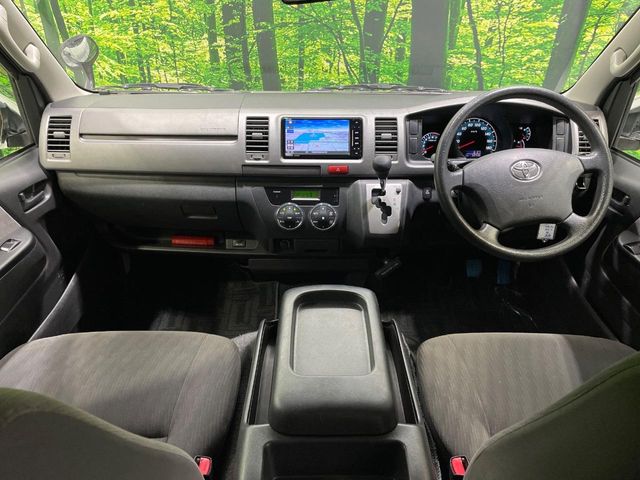 2011 Toyota Hiace – thumbnail 4