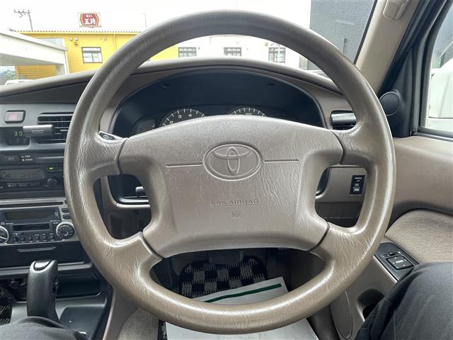 2001 Toyota Hilux Surf – thumbnail 2