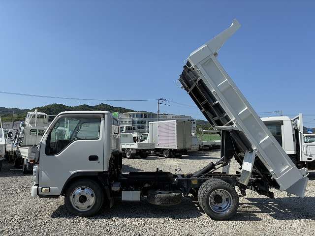 2010 Isuzu Elf – thumbnail 4
