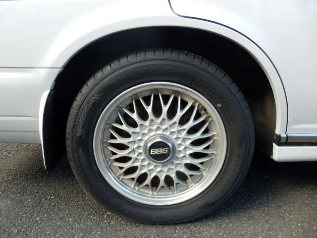 1994 Nissan Gloria – thumbnail 3
