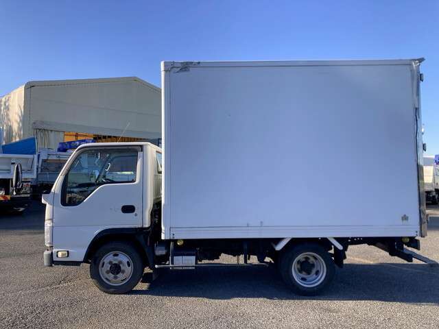 2009 Isuzu Elf – thumbnail 4
