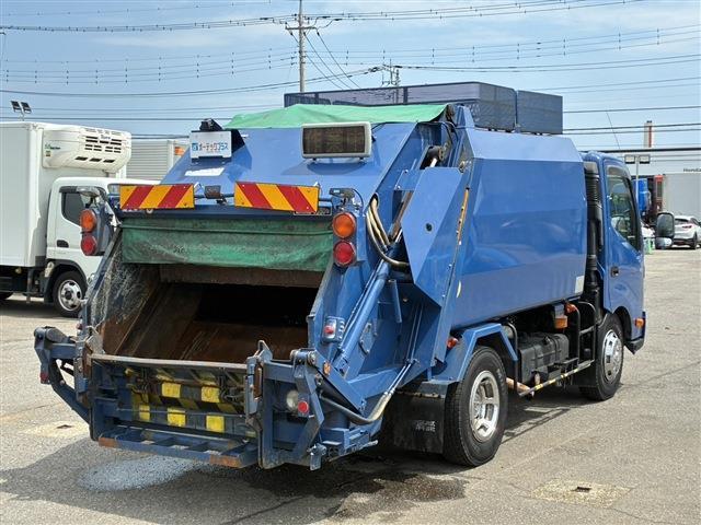 2011 Hino Dutro – thumbnail 4