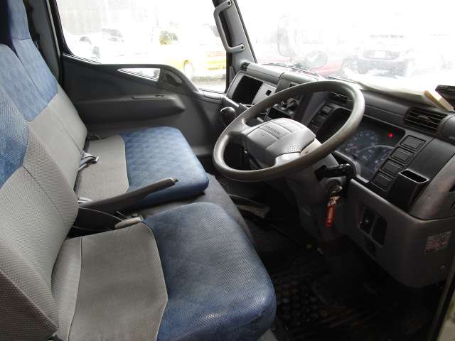2006 Mitsubishi Fuso Canter – thumbnail 2
