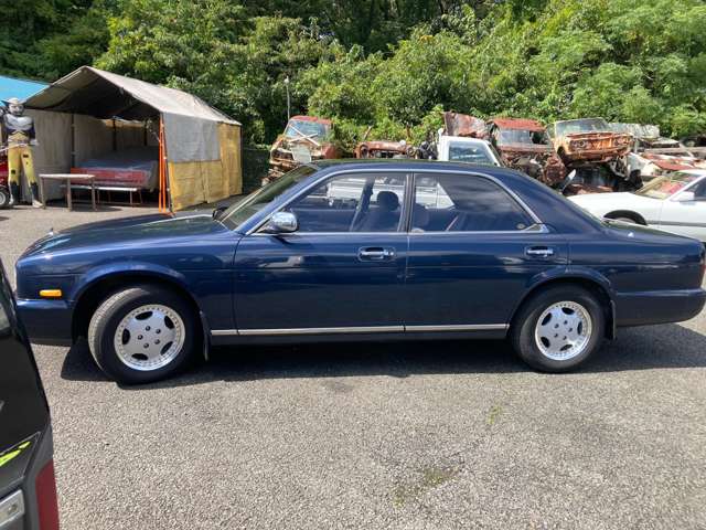 1991 Nissan Gloria – thumbnail 4