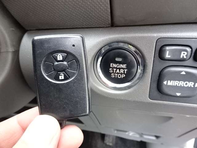 2010 Toyota Vitz – thumbnail 3
