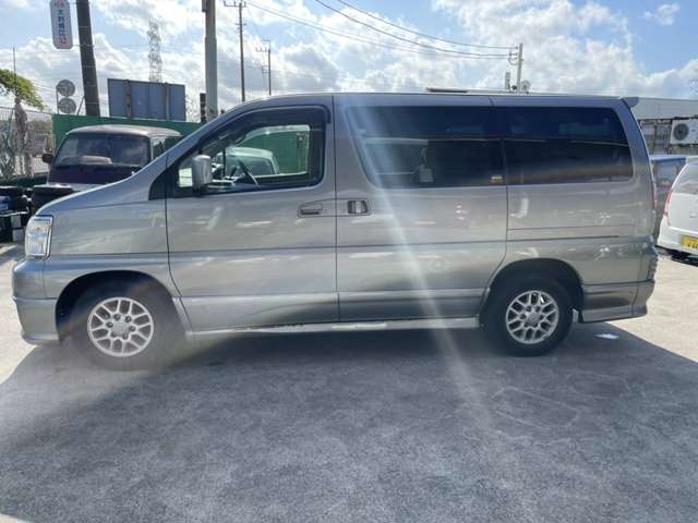 2001 Nissan Elgrand – thumbnail 4