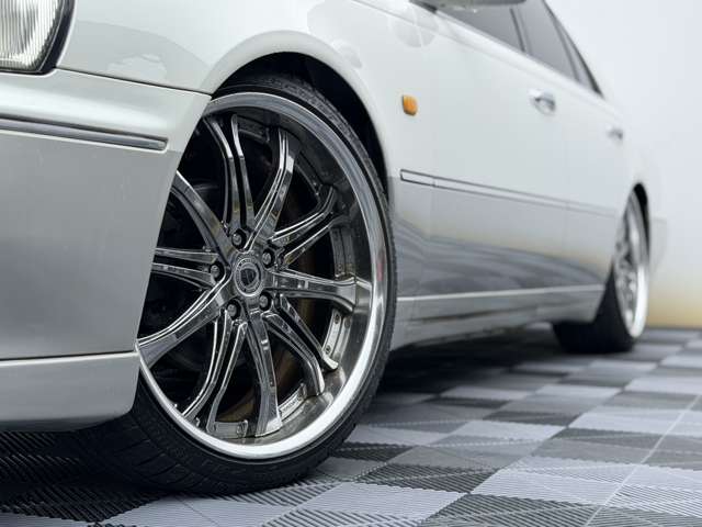 1998 Nissan Cima – thumbnail 3