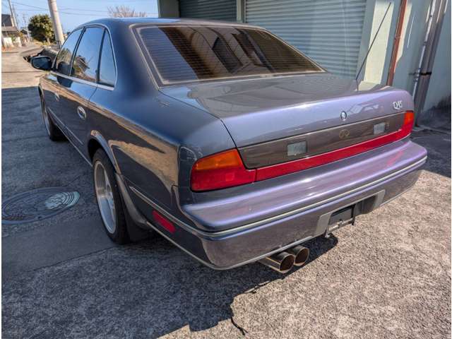 1990 Nissan Infiniti Q45 – thumbnail 4