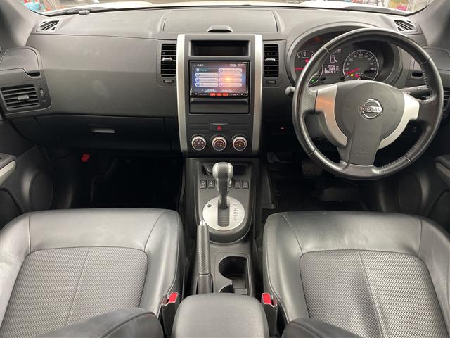 2011 Nissan X-Trail – thumbnail 2