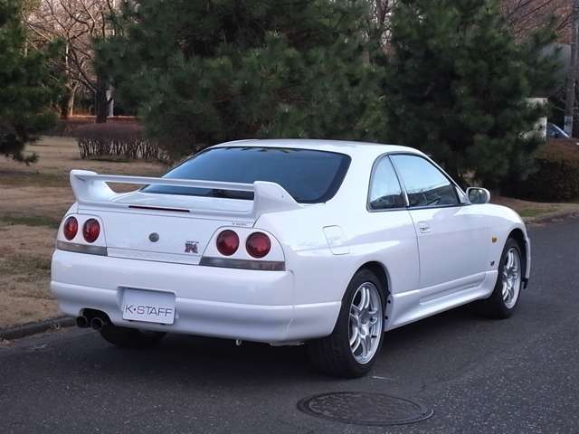 1996 Nissan Skyline GT-R – thumbnail 2