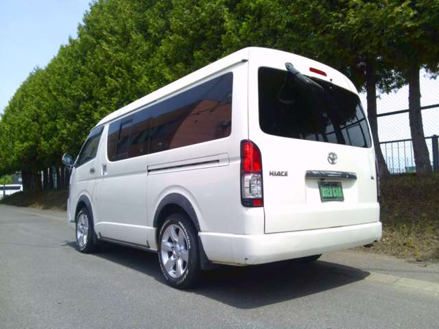 2009 Toyota Hiace – thumbnail 4