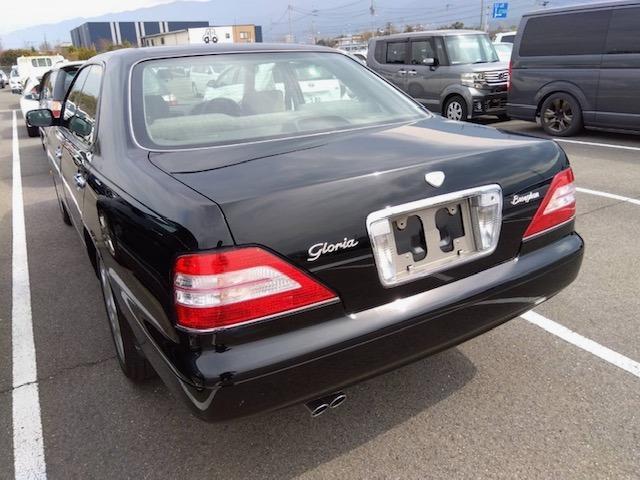 1999 Nissan Gloria – thumbnail 2