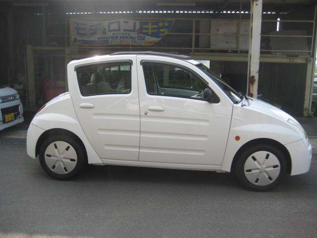 2000 Toyota WiLL – thumbnail 3