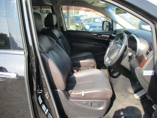 2010 Nissan Elgrand – thumbnail 4