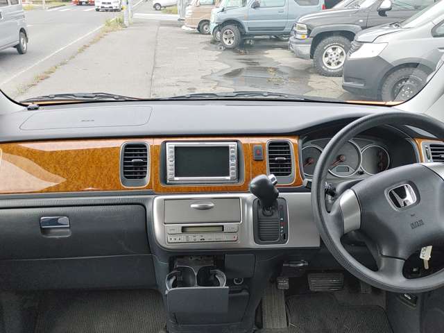 2005 Honda Stepwgn – thumbnail 2