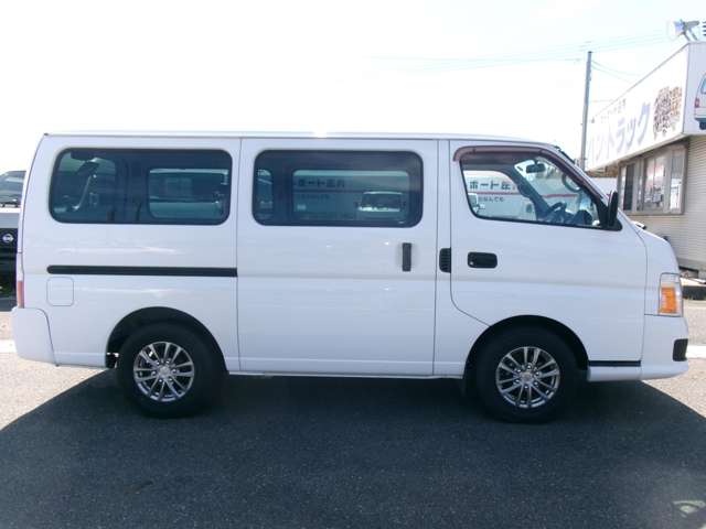 2009 Nissan Caravan – thumbnail 4