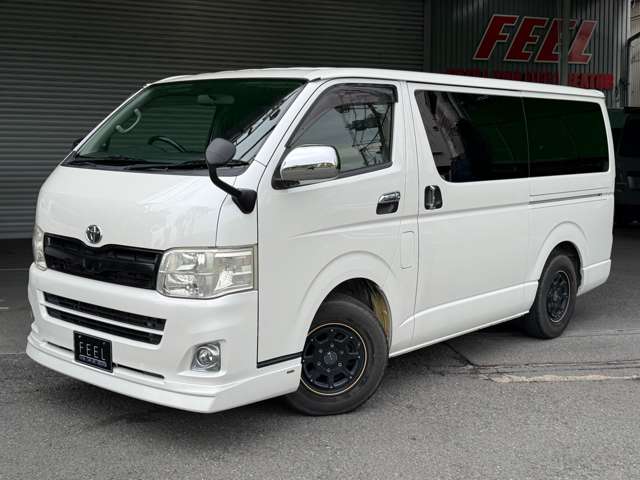 2010 Toyota Hiace – thumbnail 2