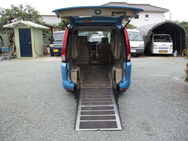 2009 Nissan Serena – thumbnail 2