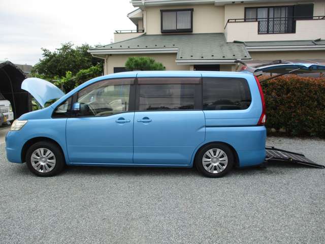 2009 Nissan Serena – thumbnail 4