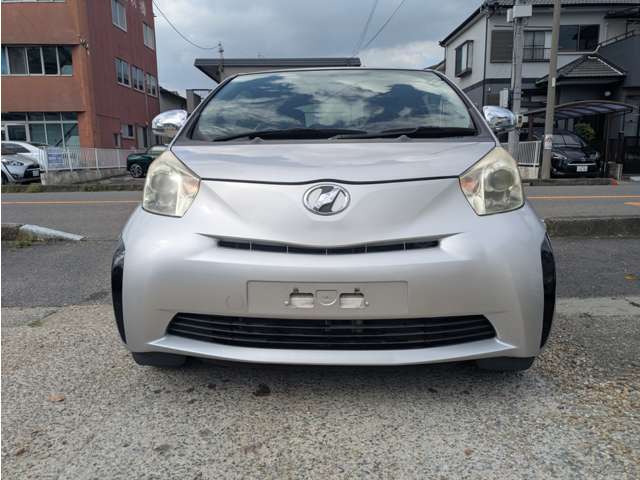2010 Toyota iQ – thumbnail 2