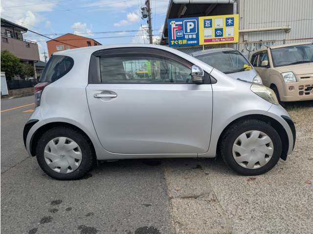 2010 Toyota iQ – thumbnail 4