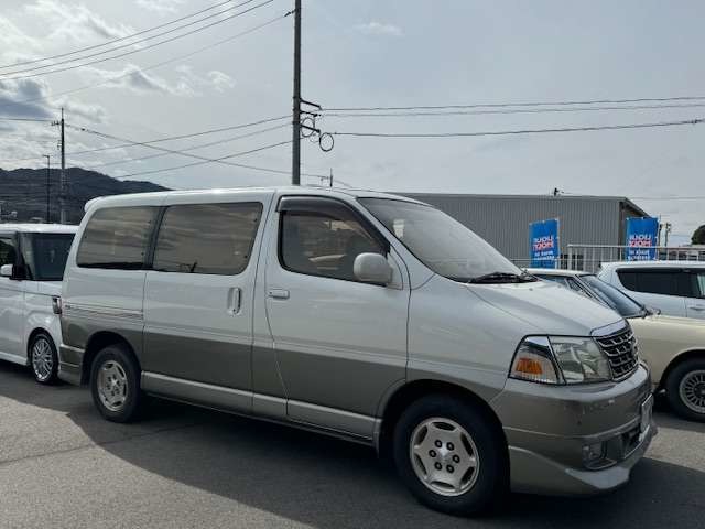 2001 Toyota Grand Hoace – thumbnail 2