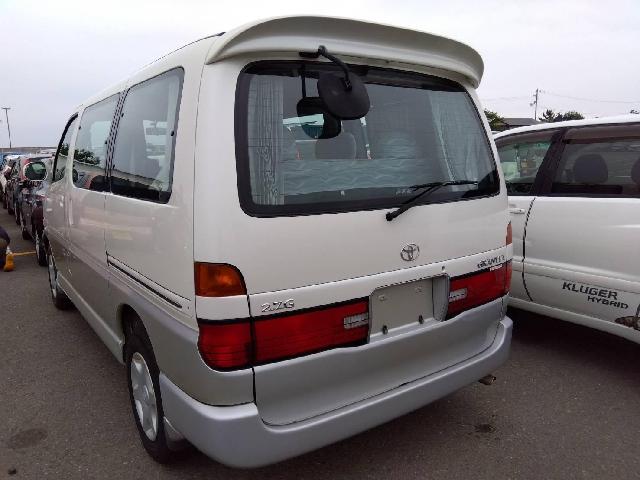 1997 Toyota Granvia – thumbnail 2
