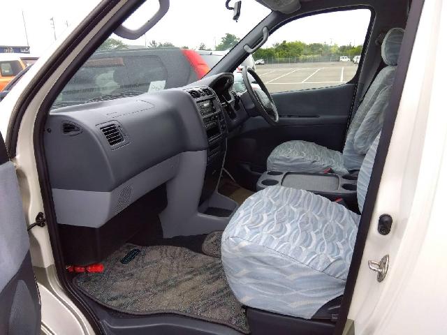 1997 Toyota Granvia – thumbnail 3