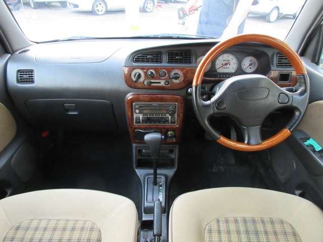2002 Daihatsu Mira Gino – thumbnail 2