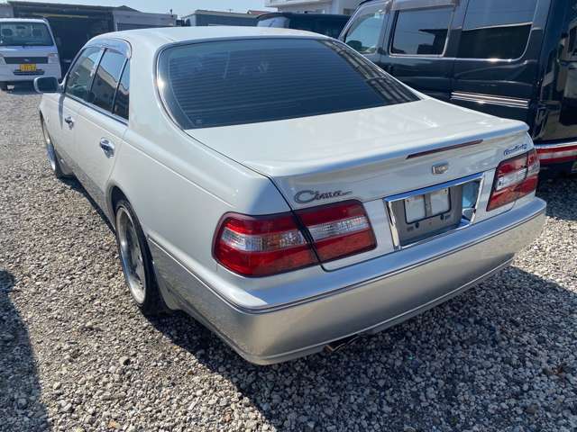2000 Nissan Cima – thumbnail 3
