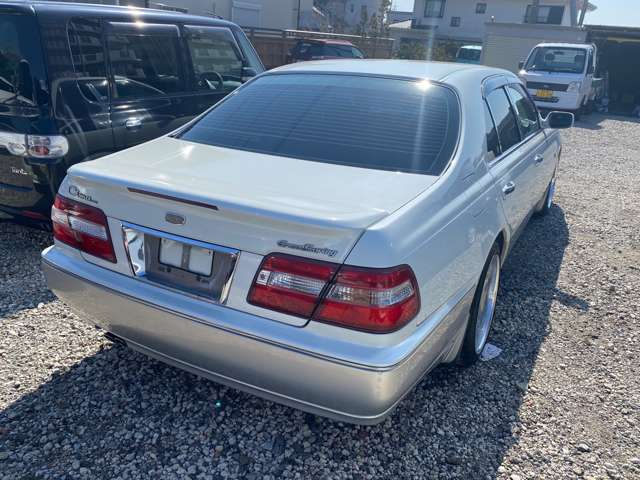 2000 Nissan Cima – thumbnail 4