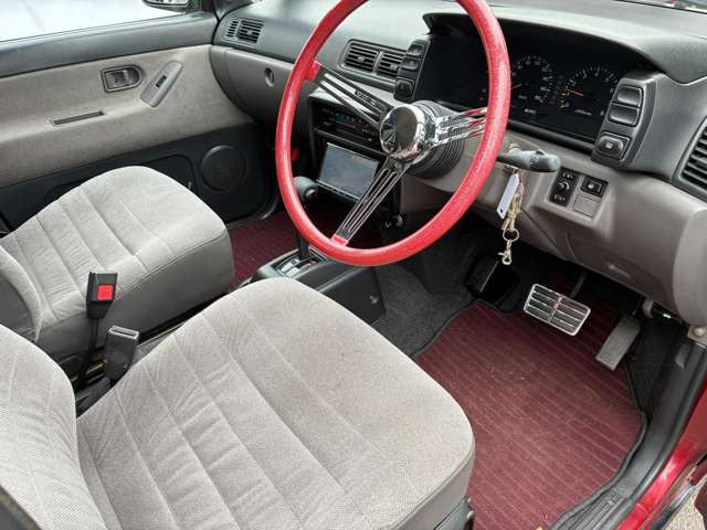 1992 Nissan Prairie – thumbnail 4