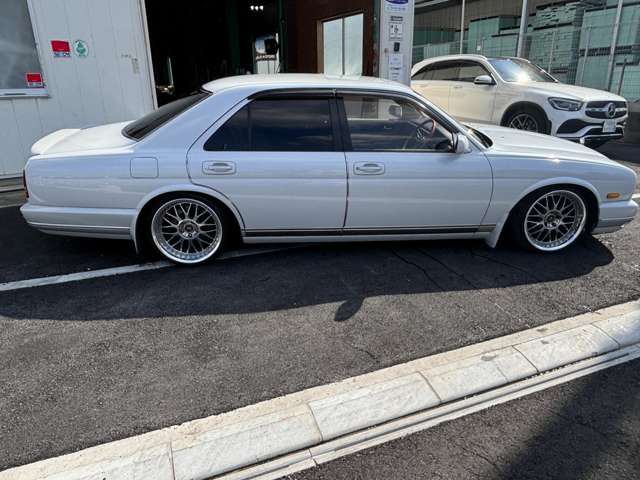 1994 Nissan Cima – thumbnail 3
