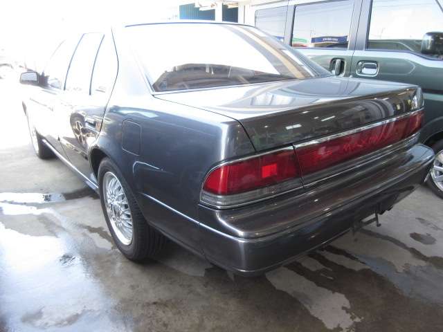 1990 Nissan Maxima – thumbnail 2