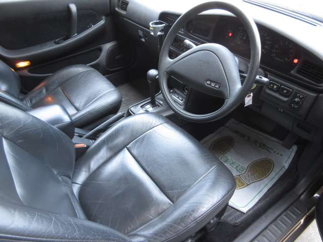 1990 Nissan Maxima – thumbnail 4
