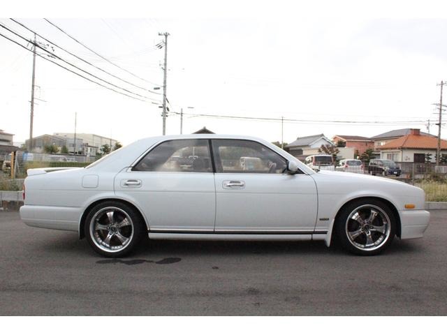 1995 Nissan Gloria – thumbnail 2