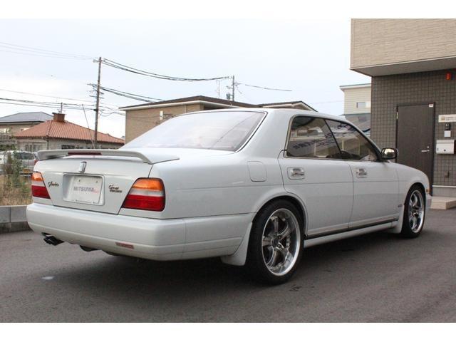 1995 Nissan Gloria – thumbnail 3