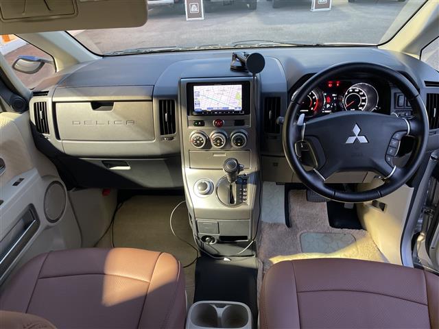 2011 Mitsubishi Delica D:5 – thumbnail 4
