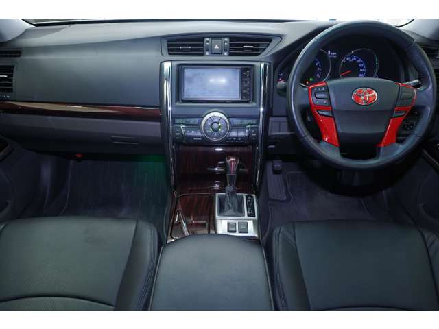 2010 Toyota Mark X – thumbnail 3