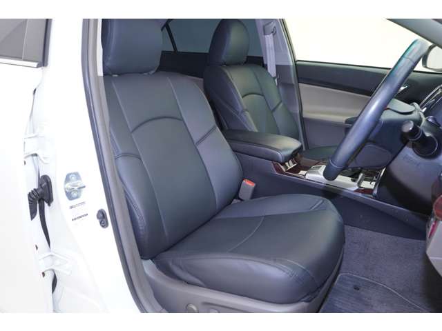 2010 Toyota Mark X – thumbnail 4